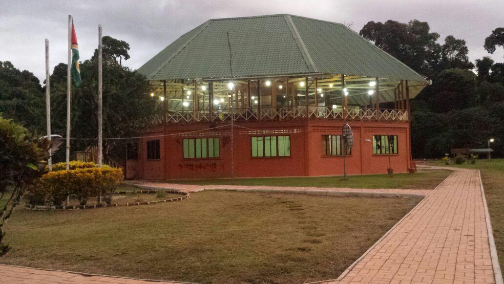 Iwokrama River Lodge Makari Exteriör bild