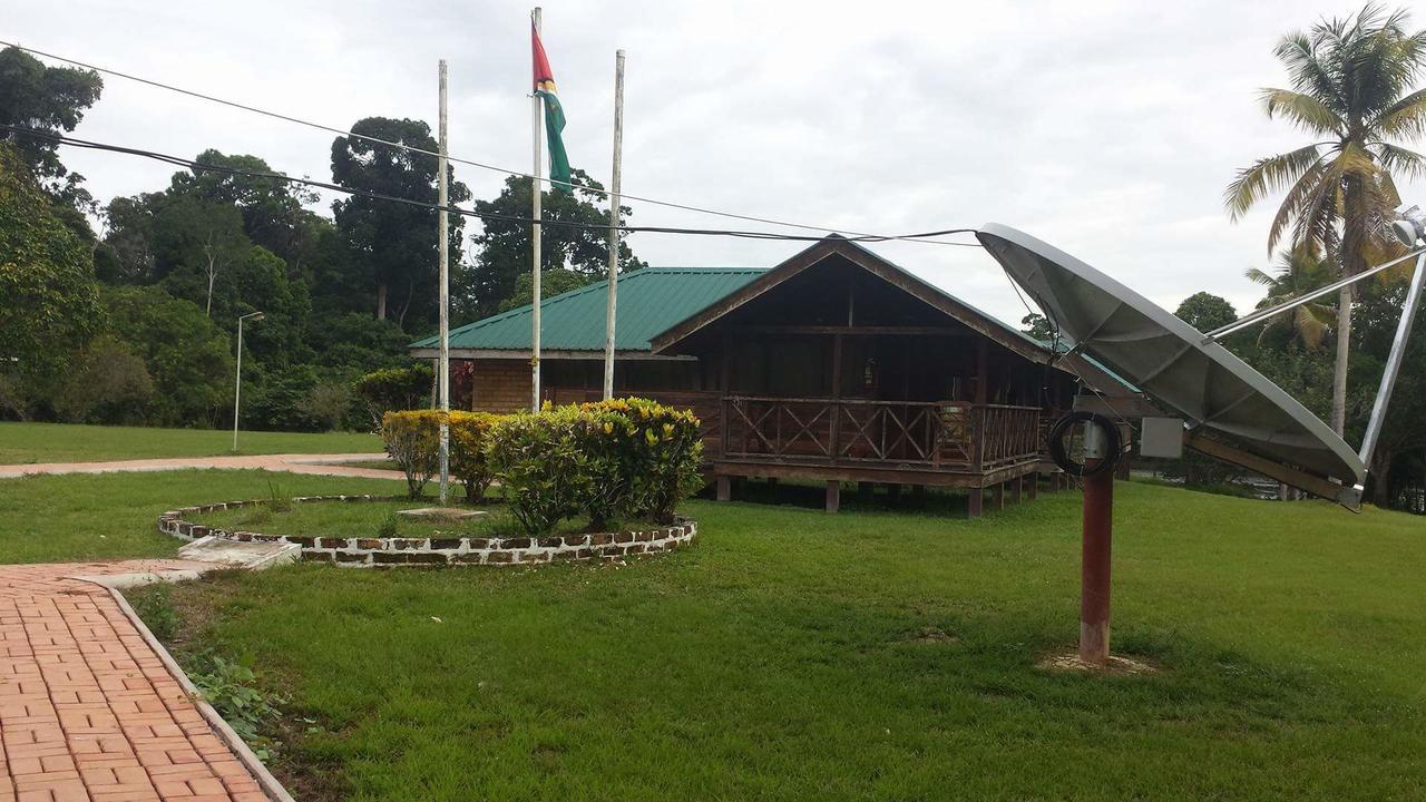 Iwokrama River Lodge Makari Exteriör bild